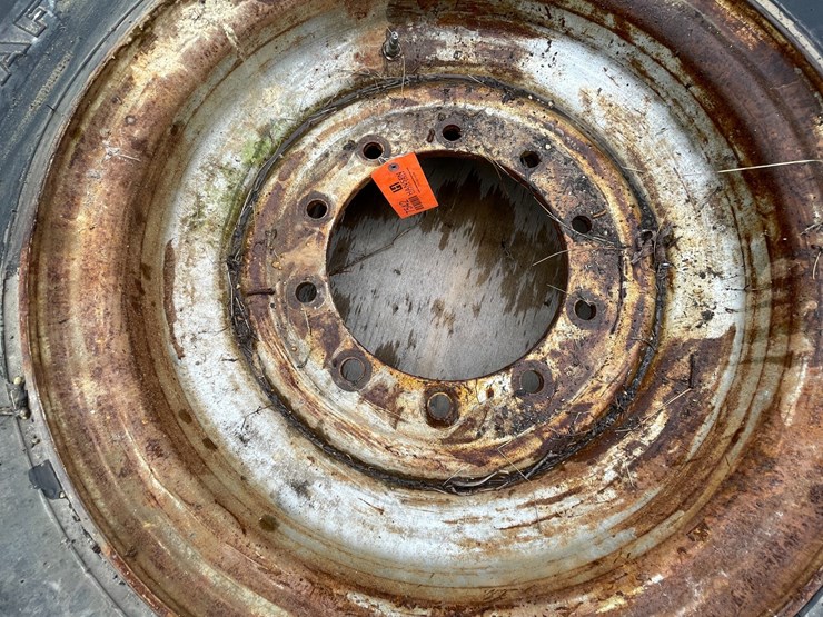 #7542-•-galaxy-brand-telehandler-tire-on-rim-image-6