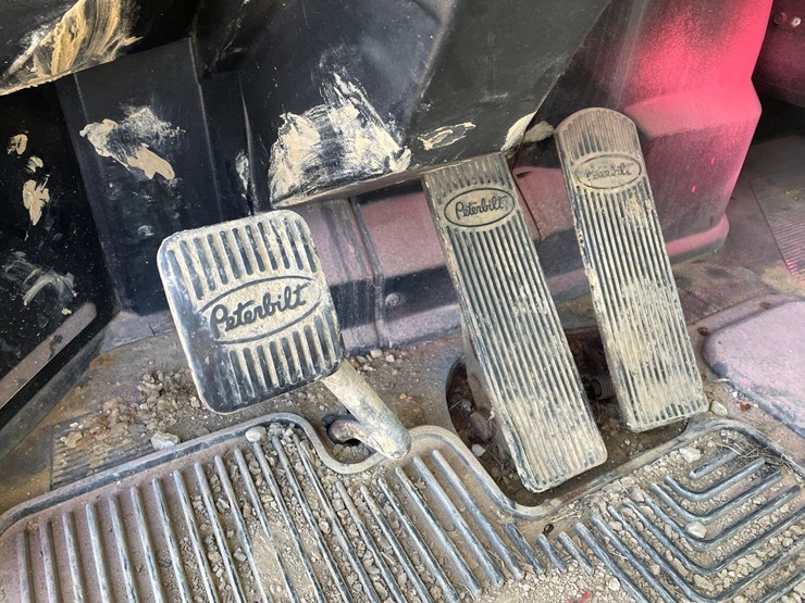1995-peterbilt-330-image-43