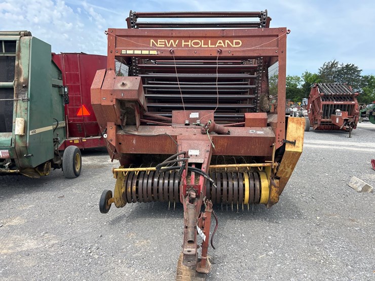 new-holland-852-image-2