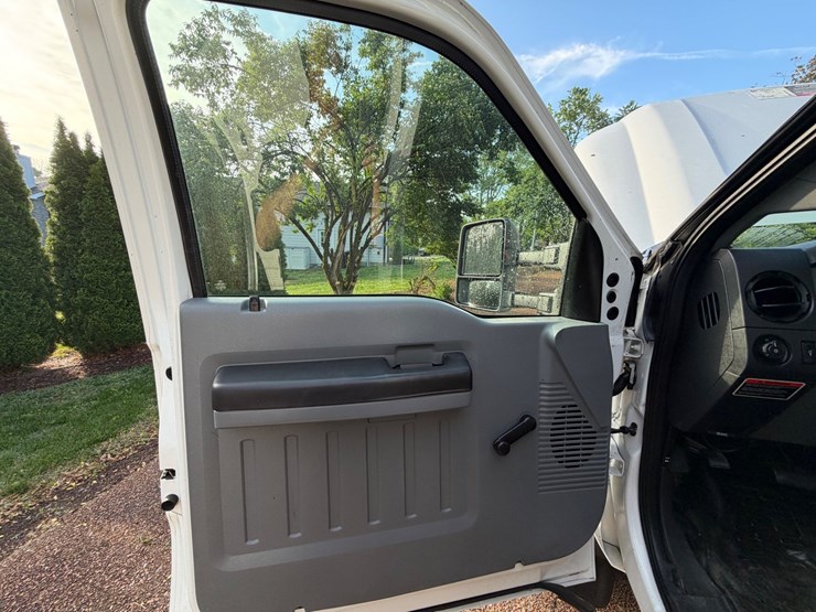 2011-ford-f450-image-23