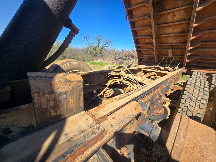 1994-mack-rd690s-image-40