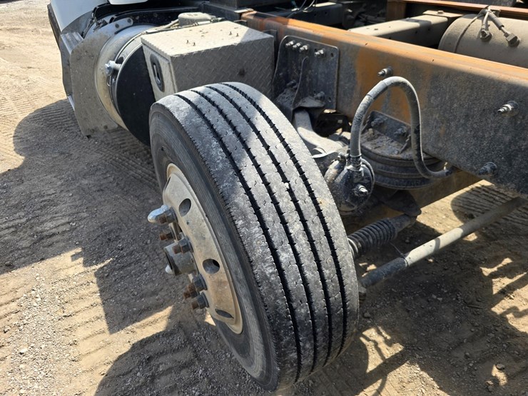 2017-peterbilt-348-image-92