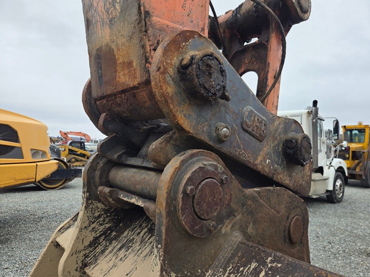 hitachi-zx330-lc-image-15