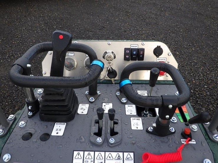 2026-stag-tl450-skid-steer-tracked-loader-image-9