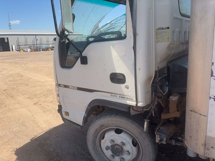 2006-isuzu-nqr-image-7