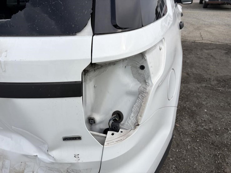 2017-ford-explorer-image-8