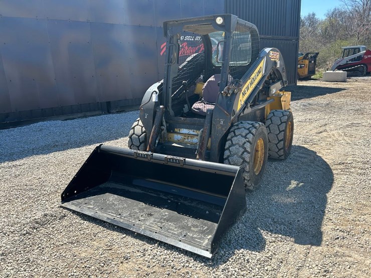 new-holland-l230-image-8