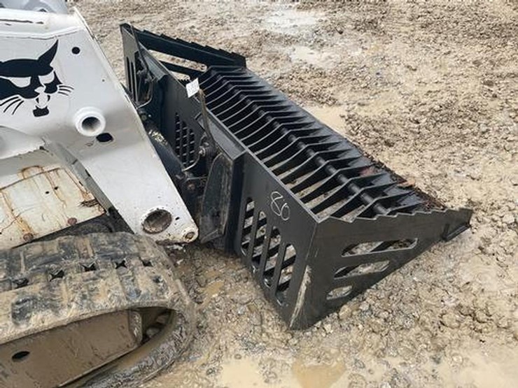 wildcat-80"-skid-steer-smooth-edge-skeleton-bucket-image-2