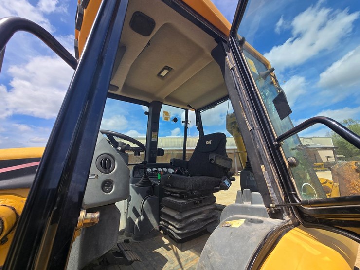 2005-caterpillar-420d-image-34