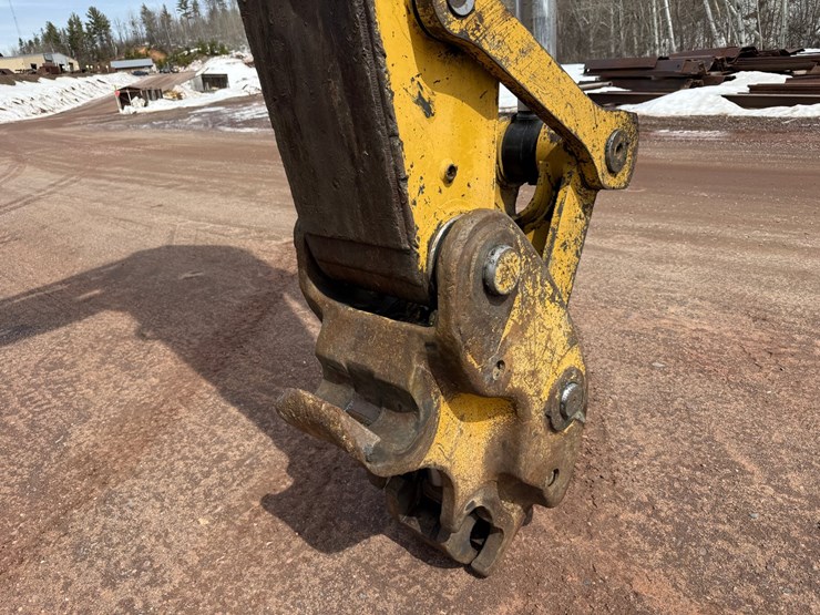 caterpillar-330d-image-10