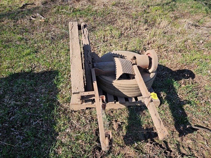 #558-•-international-belt-pully-buzz-saw-image-7