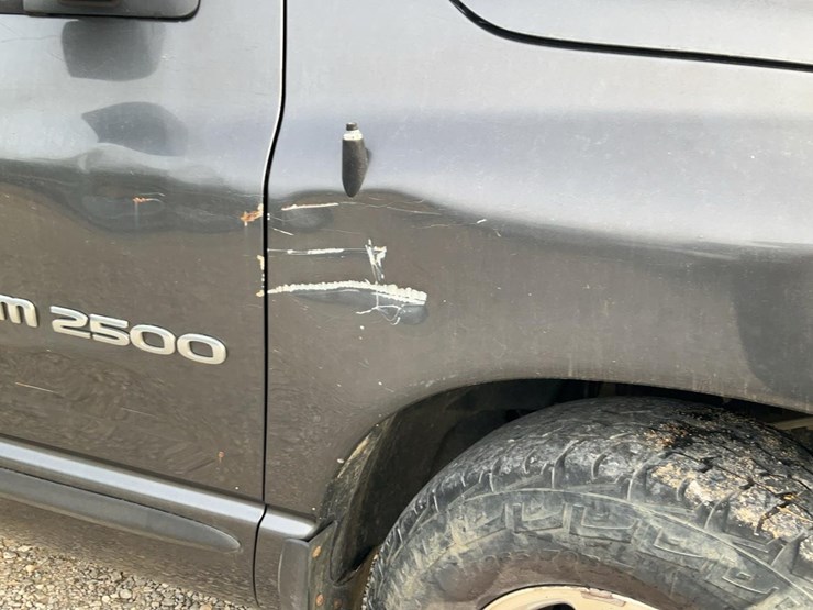 2004-dodge-2500-image-46