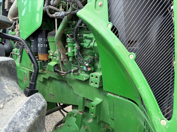 2012-john-deere-8285r-image-52