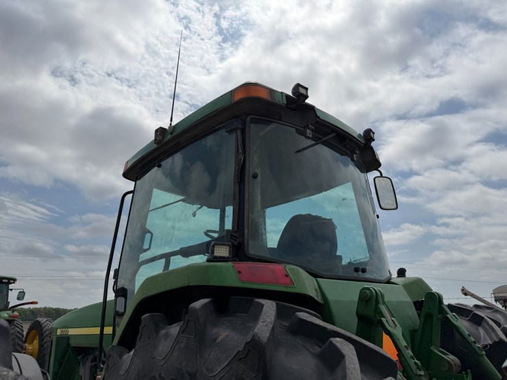 1998-john-deere-8300-image-25