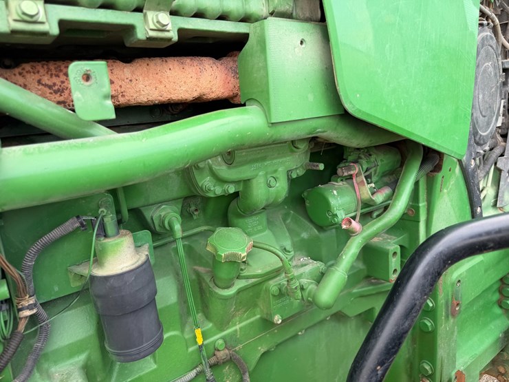 2012-john-deere-8285r-image-46