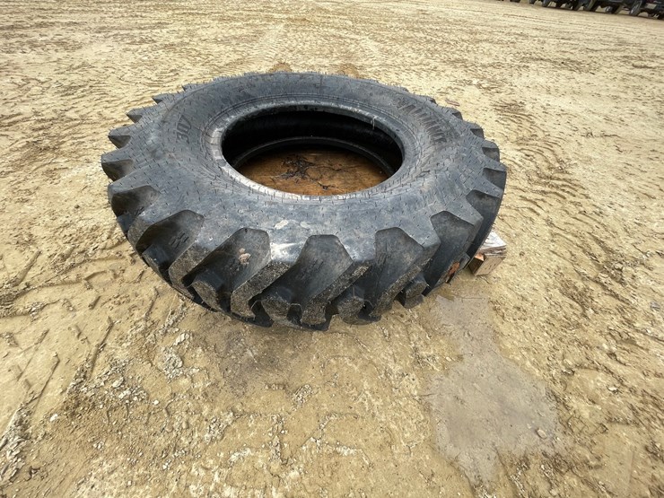 #7543-•-alliance-brand-telehandler-tire-image-3