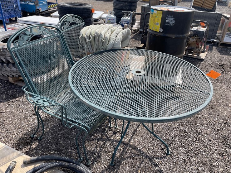 #3457-•-metal-patio-table-and-chairs-image-4
