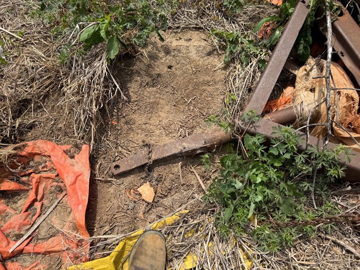 #45266-•-8.5'-bed-trailer-w/levee-spills-image-21