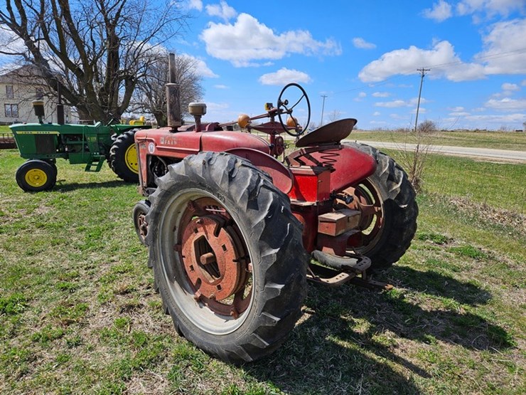 #525-•-farmall-super-m-tractor-image-3