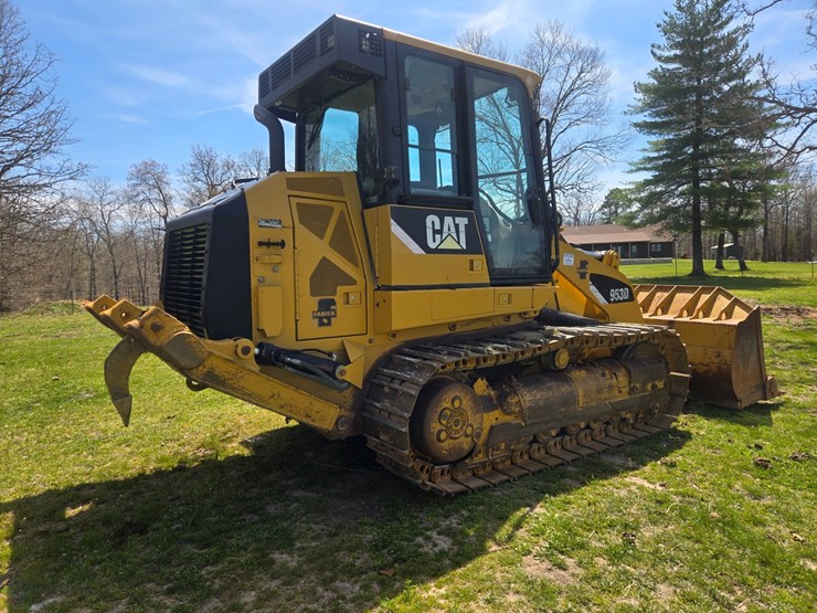 2014-caterpillar-953d-image-16