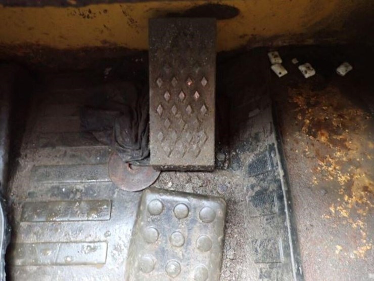 2010-caterpillar-232b-image-23