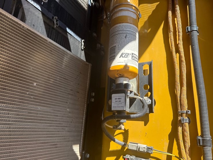 caterpillar-325-image-58