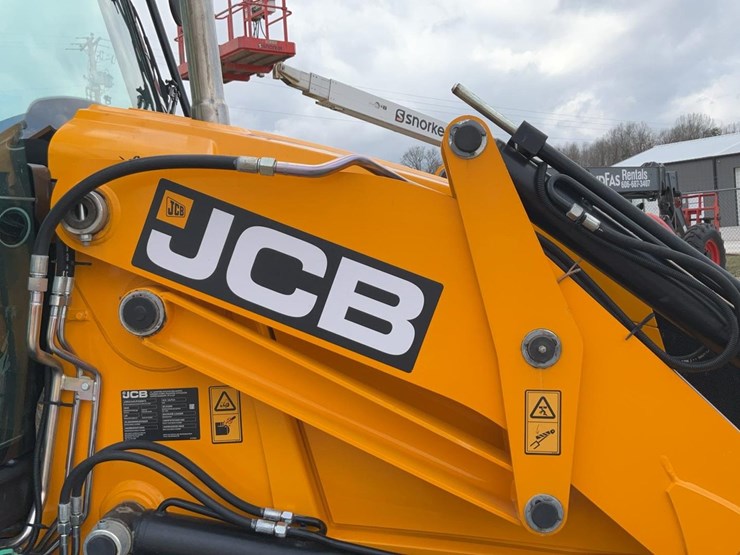 2023-jcb-3cx-image-44