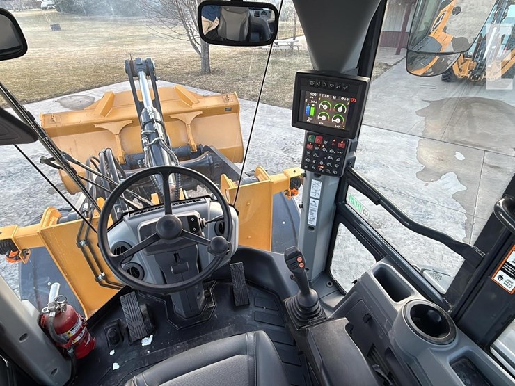 2024-deere-624-p-tier-image-14