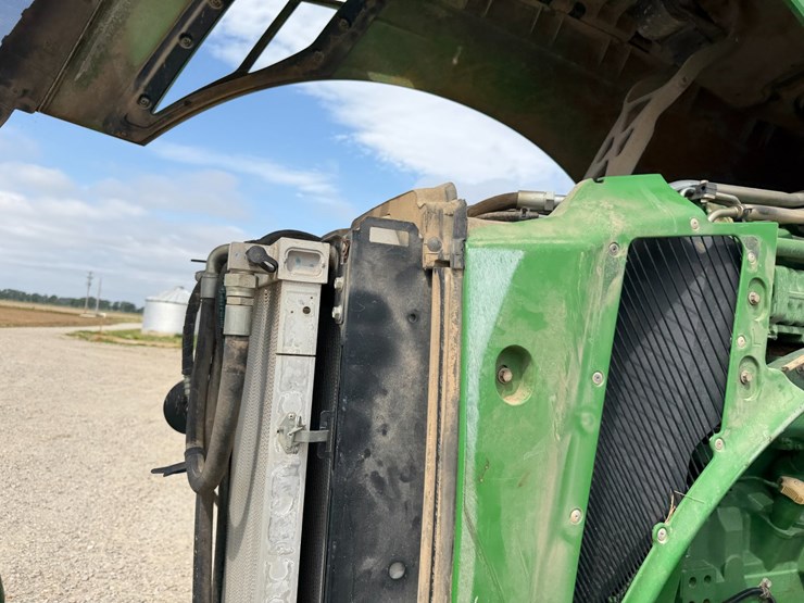 2012-john-deere-8235r-image-49