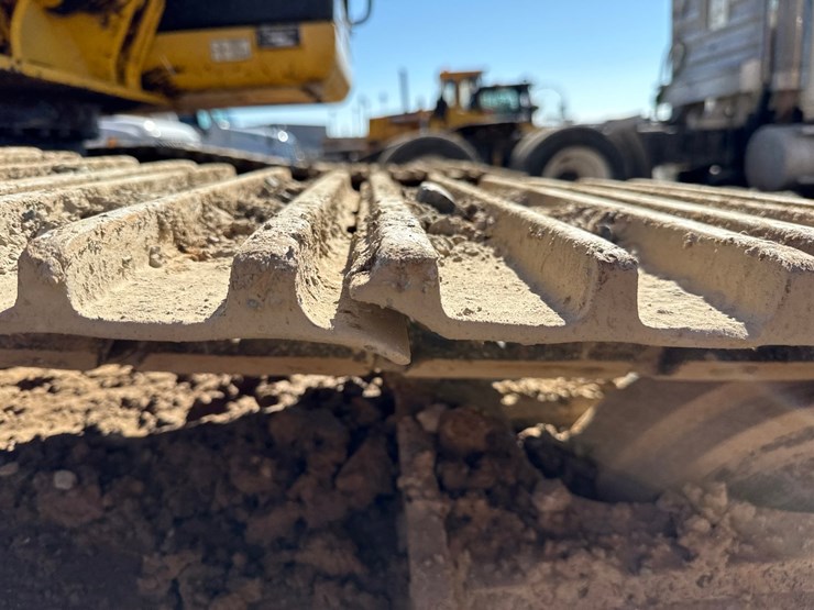 new-holland-eh160-image-65