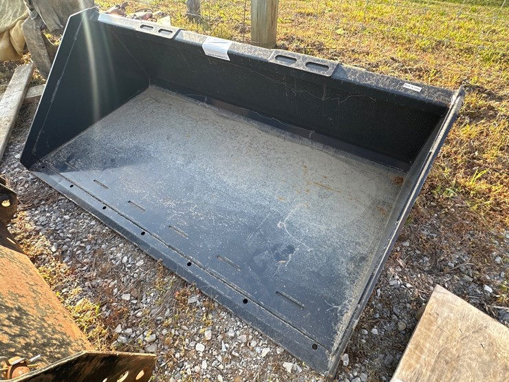 #1918-•-67"-quick-attach-bucket-image-1