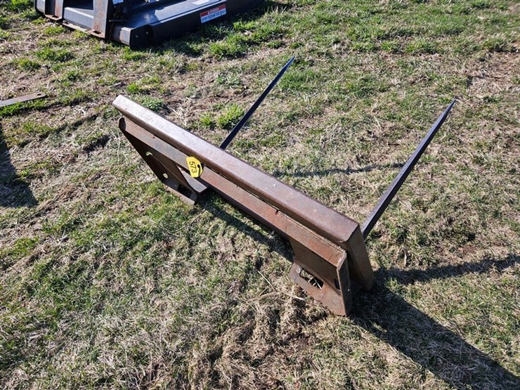 #573-•-2-prong-bale-spear-image-3