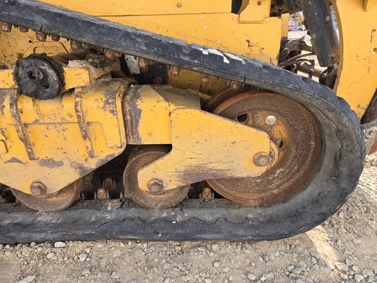 2019-caterpillar-259d3-image-45