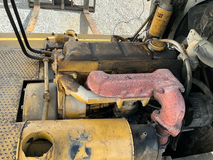 1976-caterpillar-v80c-image-43