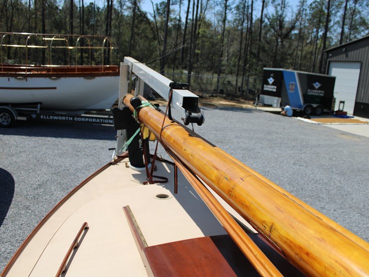 #9545-•-grimmalkin-–-18'-fenwick-williams-classic-wooden-catboat-w/-trailer-image-45