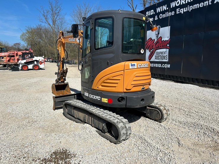 2023-case-cx37c-image-2