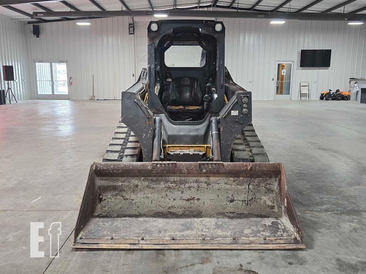 2014-deere-323e-image-7