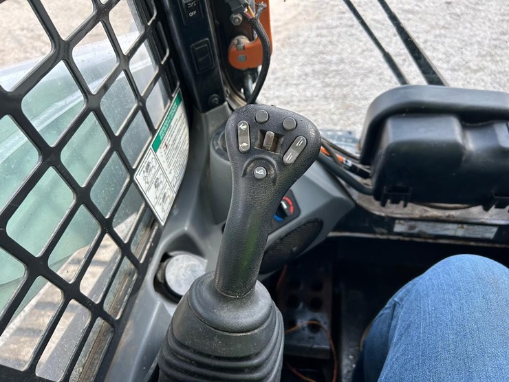 2022-bobcat-t770-image-25