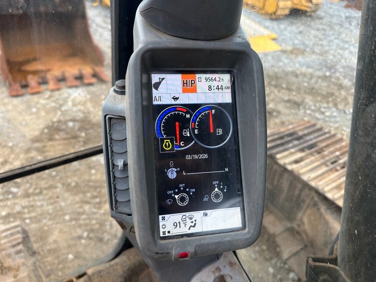 2013-deere-350g-lc-image-43