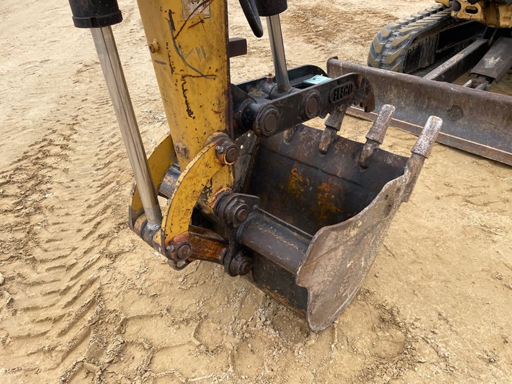 2014-caterpillar-303.5-image-29