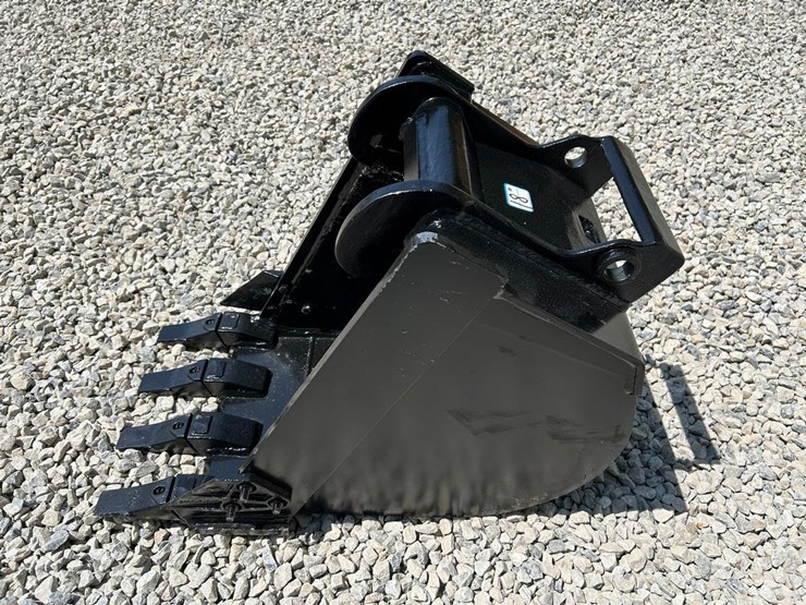 18"-x-change-bucket-for-a-bobcat-excavator-image-8