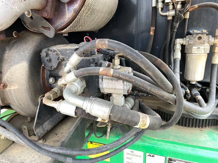 2016-jlg-400s-image-54