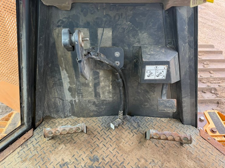 2016-case-1650m-image-63