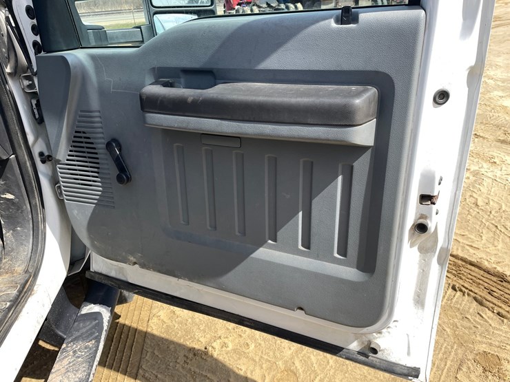 2011-ford-f550-image-63