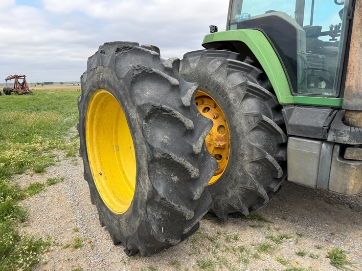 1998-john-deere-8300-image-10