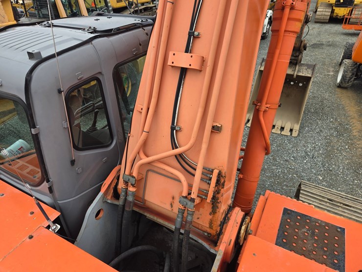 hitachi-zx330-lc-image-26