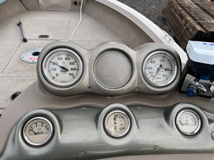 #2338-•-2002-crestliner-1650-fish-hawk-fishing-boat-(has-wi-title)-image-21