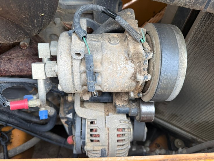 2016-case-1650m-image-39