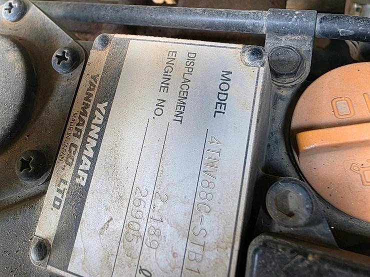 2017-takeuchi-tb240-image-8