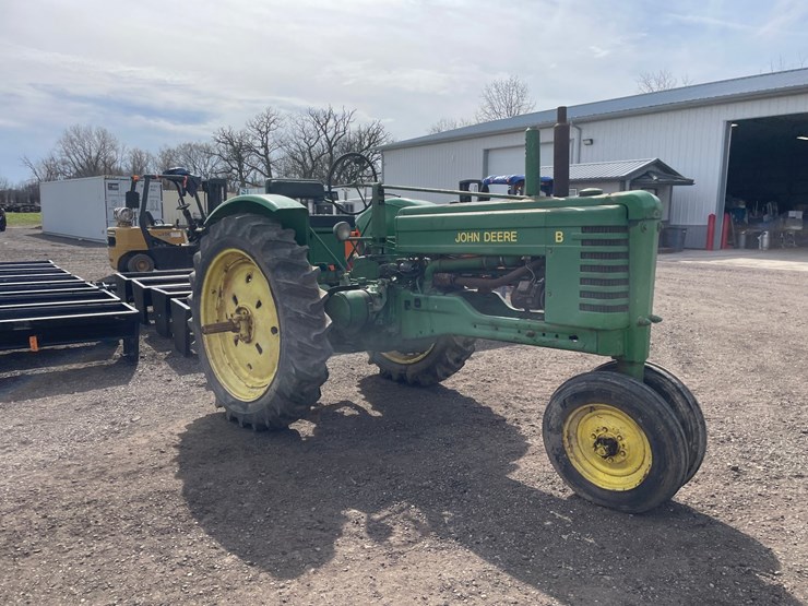 john-deere-b-image-3